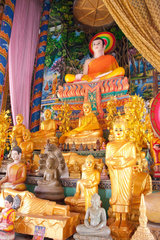 Chong Koh  Kambodscha  Buddhafiguren im Wat Chong Koh