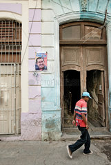 Havanna  Kuba  ein Plakat von Hugo Chavez an einer Hauswand