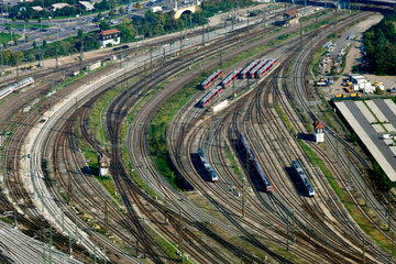 Leipzig  Deutschland  Blick auf die Gleisanlage am Hauptbahnhof von Leipzig