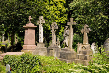 London  Grossbritannien  Graeber auf dem Friedhof Highgate