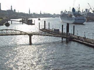 Hamburg  Deutschland  Kreuzfahrtschiff MS Amadea im Hamburger Hafen