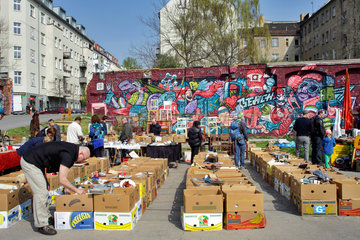 Berlin  Deutschland  Flohmarkt auf dem RAW-Gelaende