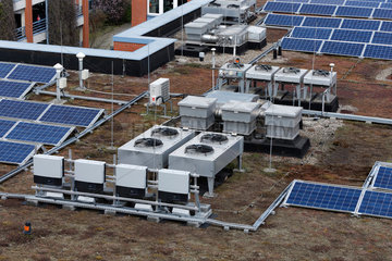 Berlin  Deutschland  Photovoltaikanlage auf dem Dach des GSG-Gewerbehofs