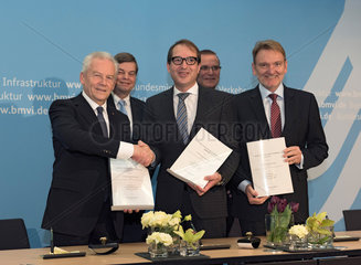 Berlin  Deutschland  Pressekonferenz zur Vertragsunterzeichnung der LuFV II