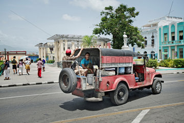 Santiago de Cuba  Kuba  ein privates Taxi am Platz Plaza Martes im Zentrum