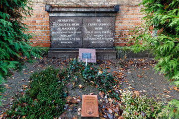 Berlin  Deutschland  Familiengrabstaette des Arztes Ernst Ludwig Heim