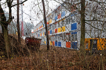 Berlin  Deutschland  Wohncontaineranlage fuer Fluechtlinge
