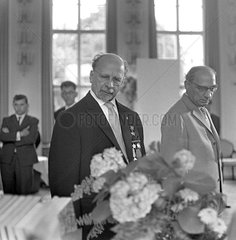 Berlin  DDR  Walter Ulbricht (links)  Staatsratsvorsitzender der DDR