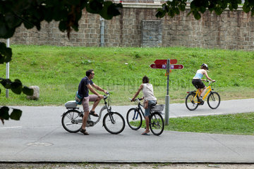 Bellinzona  Schweiz  Fahrradfahrer treffen sich an eine Vergabelung