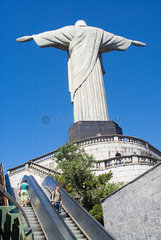 Brasilien  Touristen vor der Christus-Statue