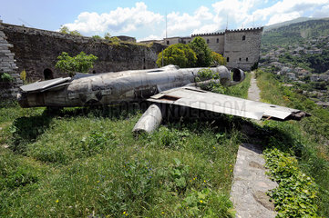 Gjirokastra  Albanien  die Lockheed auf der Burg Gjirokastra