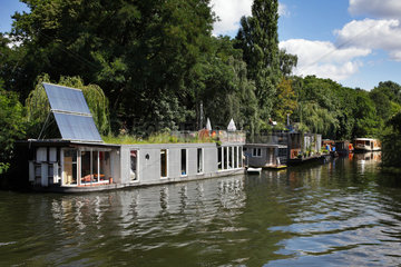 Berlin  Deutschland  Hausboote in Berlin Tiergarten