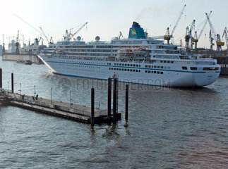 Hamburg  Deutschland  Kreuzfahrtschiff MS Amadea im Hamburger Hafen