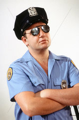 Hamburg  Deutschland  Portraet eines Polizeibeamten