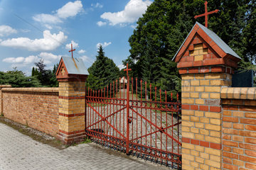Welzow  Deutschland  Eingangstor zum Friedhof Proschim