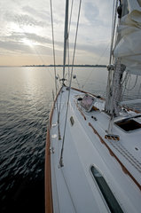 Lyoe  Daenemark  ein Segelboot in der daenischen Suedsee vor der Insel Lyoe