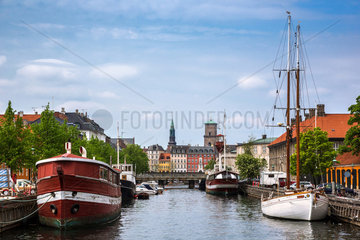 Kopenhagen  Daenemark  Blick von Christians Brygge in den Frederiksholms Kanal