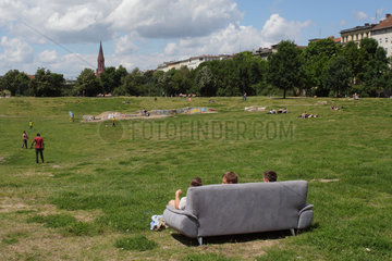Berlin  Deutschland  Menschen im Goerlitzer Park