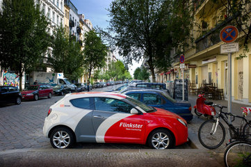 Berlin  Deutschland  ein Flinkster Elektrofahrzeug in der Lychenerstrasse
