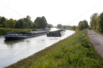 Hamm  Deutschland  Frachtschiffe auf dem Datteln-Hamm-Kanal