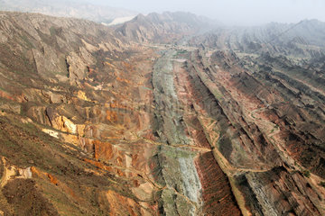 Taunsa  Pakistan  Uebersichtsaufnahme ueber das Salzgebirge