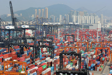 Hong Kong  China  der Container-Hafen im Hongkong International Terminal