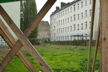 Berlin  Deutschland  unbebautes Baugrundstueck im Archibaldweg Ecke Stadthausstrasse