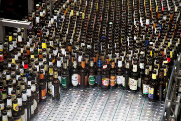 Meschede  Deutschland  Veltins Brauerei  Leergut Sortieranlage