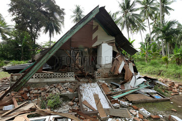 Kampuang Bukik catiak Tawang  Indonesien  ein zerstoertes Haus im Erdbebengebiet