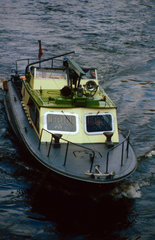 Berlin  DDR  Grenzkontrollboot auf der Spree