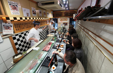 Tokio  Japan  Sushi-Restaurant auf dem Tsukiji-Fischmarkt
