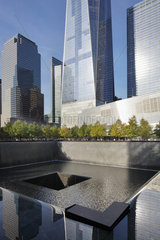 New York City  USA  Wasserbassin des 9/11 Memorials