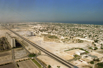 Dubai  Vereinigte Arabische Emirate  Blick auf die Sheikh Zayed Road Richtung Abu Dhabi vom World Trade Center