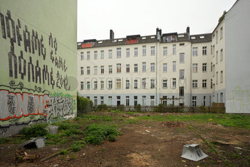 Berlin  Deutschland  unbebautes Baugrundstueck im Archibaldweg Ecke Stadthausstrasse