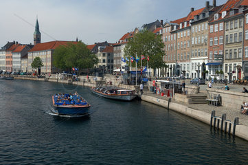 Kopenhagen  Daenemark  der Frederiksholms Kanal entlang des Gammel Strand