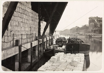 Offloading moist paper pulp from barges to pulpsheds  1936.