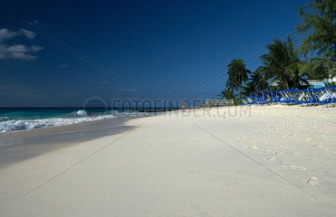 Dover  Barbados  der Sandstrand von Dover Beach am fruehen Morgen