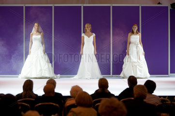 Essen  Deutschland  Brautmodenschau auf der Messe Mode Heim Handwerk
