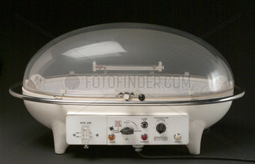 Portable neonatal incubator by Oxygenaire  1950-1965.