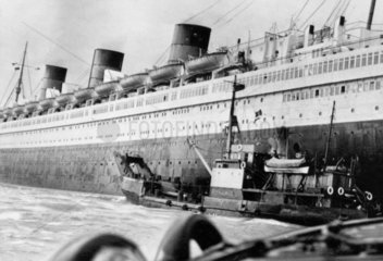 TS 'Queen Mary' stranded off Southampton  3 November 1960.