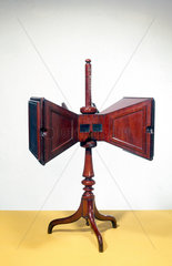 Wheatstone’s table stereoscope  c 1860.
