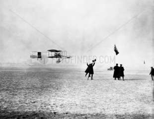 Farman flying the first European full circle  Issy  France  13 January 1908.