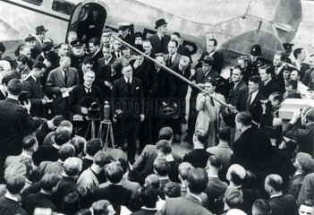 Mr Chamberlain returning from Munich  17 September 1938.