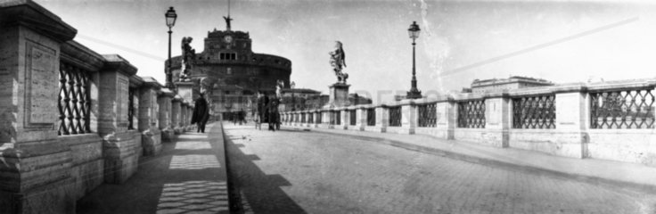 Panoramic view of Rome featuring the Castel