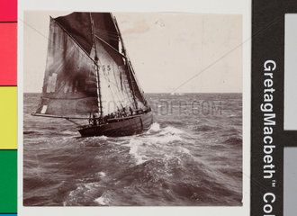 Lowestoft fishing boat at sea  early 20th century.