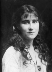 Lady Elizabeth Bowes-Lyon  1914.