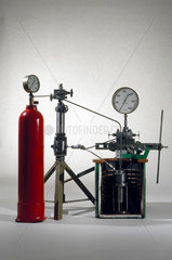 Apparatus used to discover polyethylene  1933.