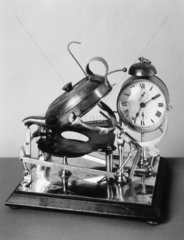 Automatic tea-making machine  c 1902.