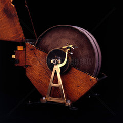 Stereoscopic spark drum camera  French  1903.