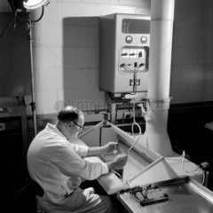 Valve production  Mullard Ltd   Mitcham  1955.